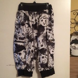 Zumba(r) Black & White Camo Capri XL